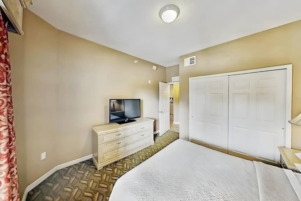 Entire Rental 3-Br Minutes From Disney X8 Hot Tub Apartment 2204 올랜도 외부 사진