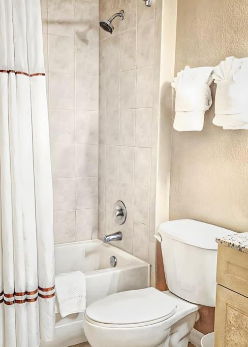 Entire Rental 3-Br Minutes From Disney X8 Hot Tub Apartment 2204 올랜도 외부 사진