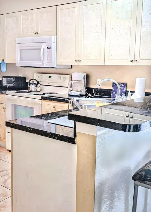 Entire Rental 3-Br Minutes From Disney X8 Hot Tub Apartment 2204 올랜도 외부 사진