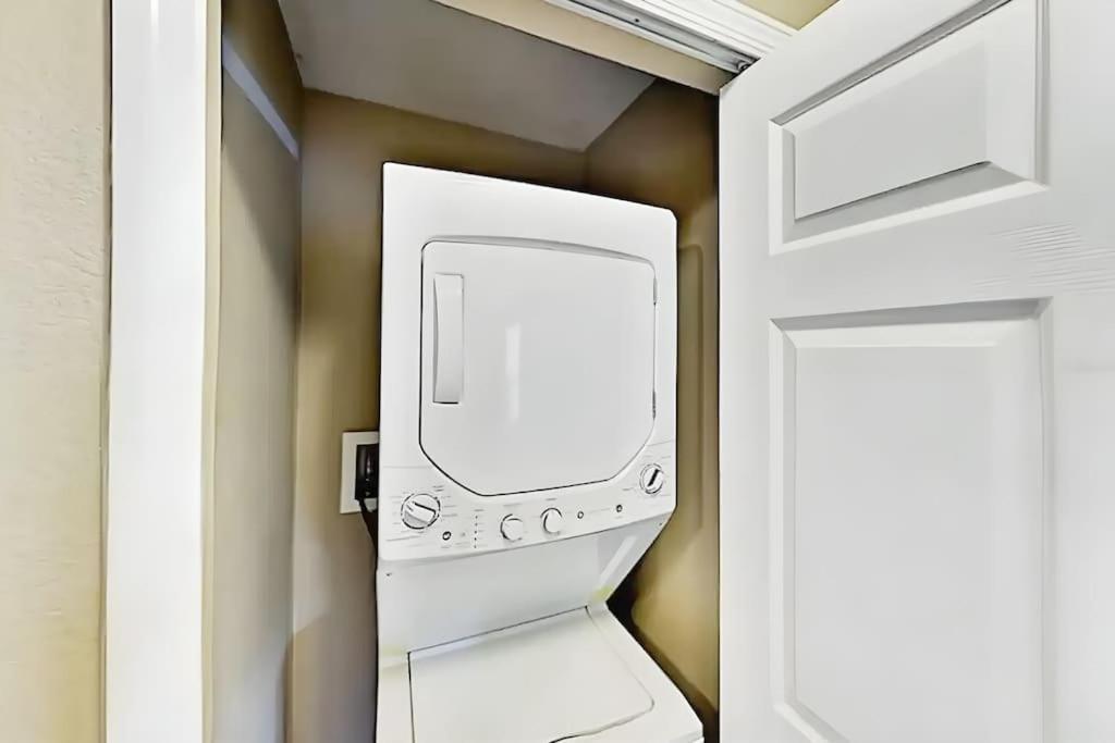 Entire Rental 3-Br Minutes From Disney X8 Hot Tub Apartment 2204 올랜도 외부 사진